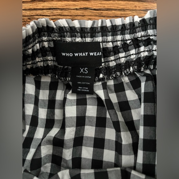 Black and White Elastic Waist Gathered Gingham Midi Skirt.  Size XS - Picture 5 of 5